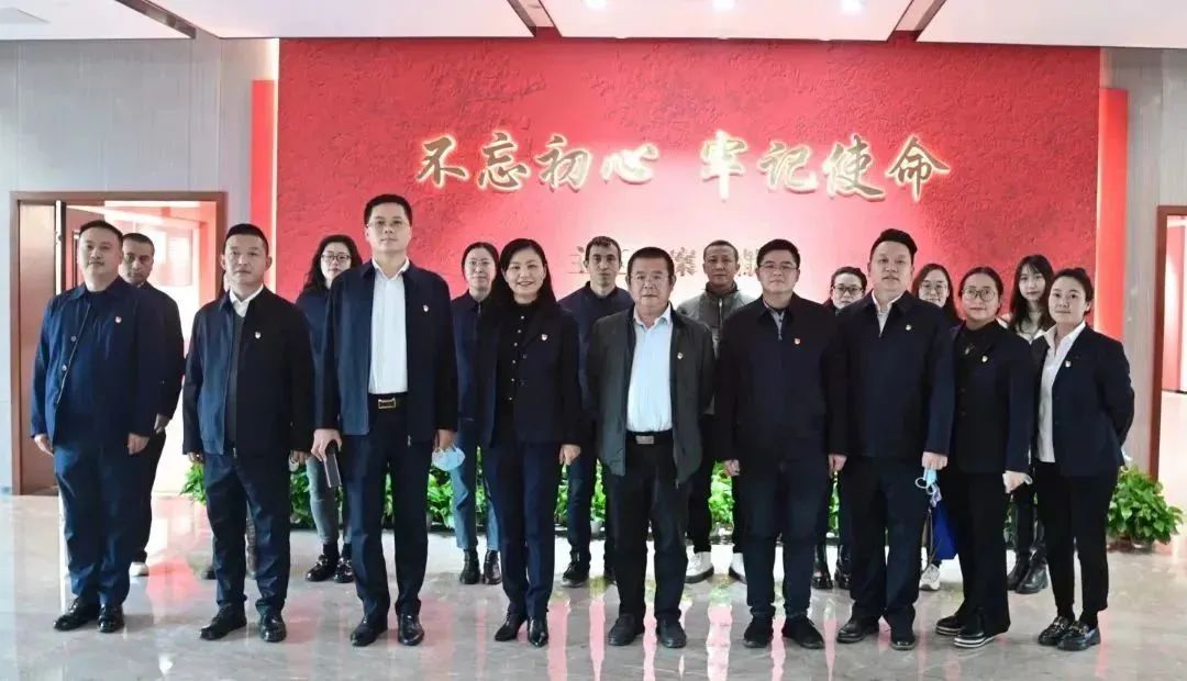 觀(guān)展銘初心，干事有作為——綿陽(yáng)公交集團基層黨組織聯(lián)合開(kāi)展主題黨日活動(dòng)(圖1)